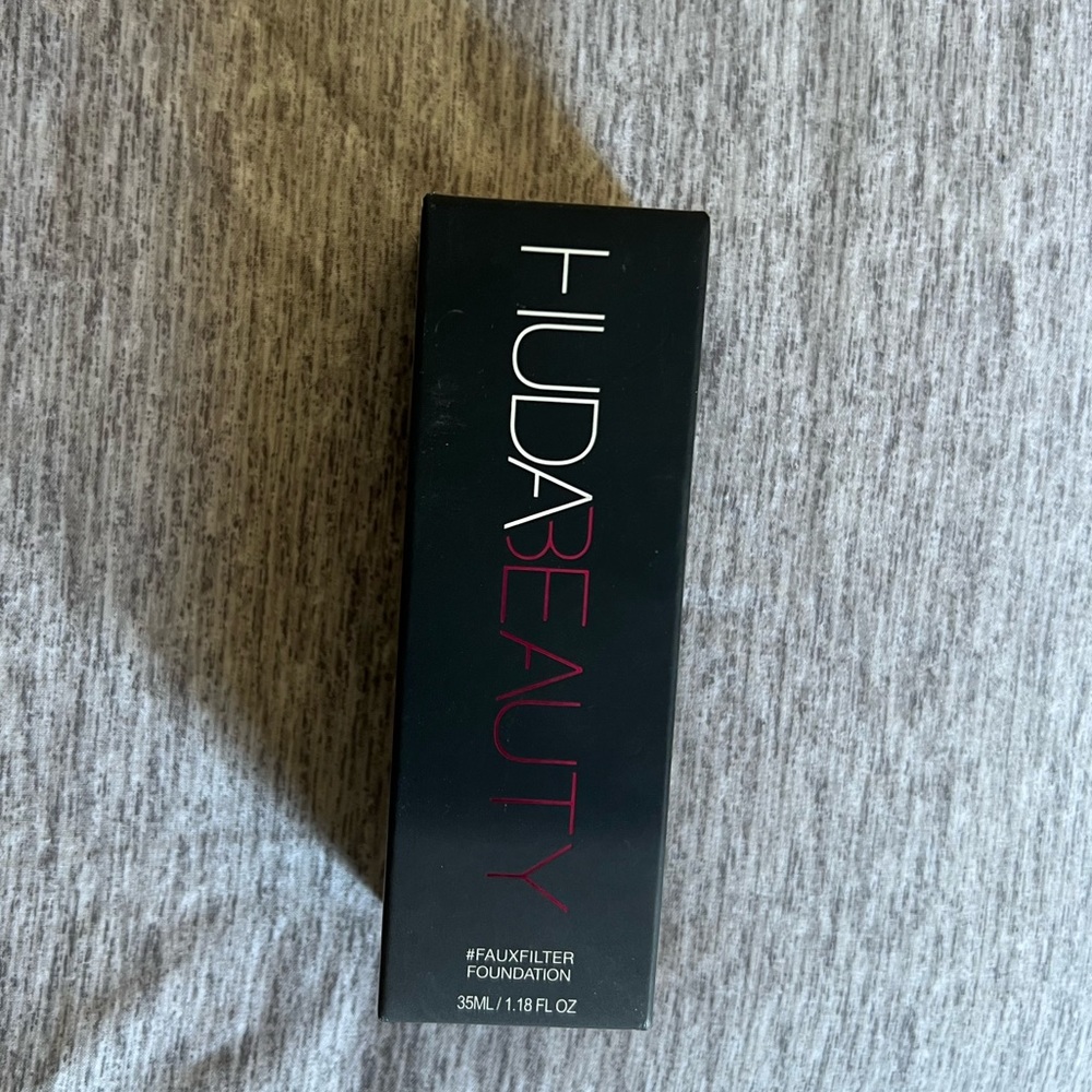 HUDA BEAUTY #FauxFilter Luminous Matte Foundation